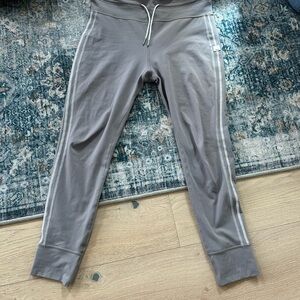 Vuori Taupe Daily Sport Legging with Stripe